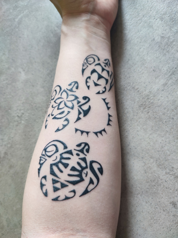 Monica - Too toru honu tattoo